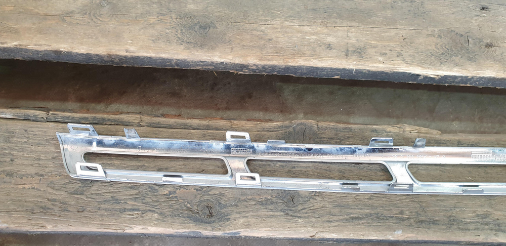 Молдинг решетки радиатора Mercedes GL GLS (X166) 15-19 Б/У Оригинал A1668881785