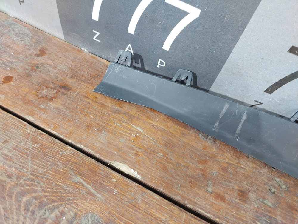 Накладка переднего бампера Mercedes E (W213) 20-нв Б/У Оригинал A2138851707