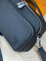 Сумка-мессенджер Louis Vuitton