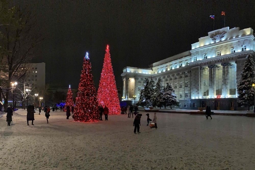 Уличная елка каркасная "Уральская изумрудная" (пвх бело-зелёная) 14 м