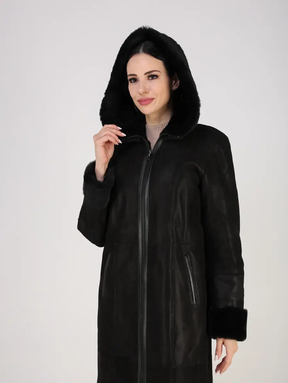 Дубленка зимняя натуральная с капюшоном длинная