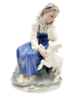 Фарфоровая статуэтка "Сестрица Алёнушка с козлёнком" ЛЗФИ