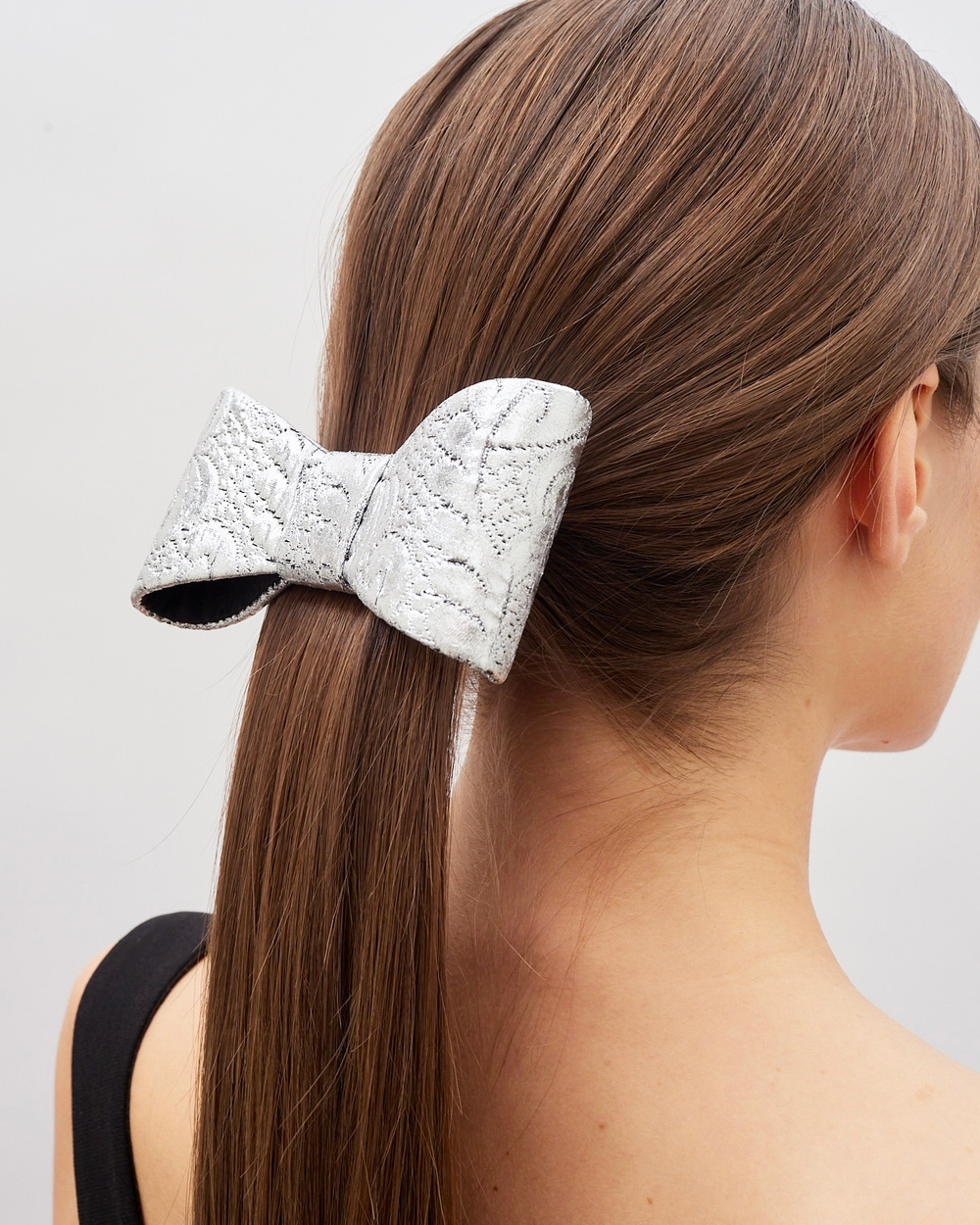 Бант-бабочка серебристый