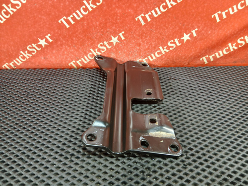 Кронштейн цилиндра подъема кабины 2019г