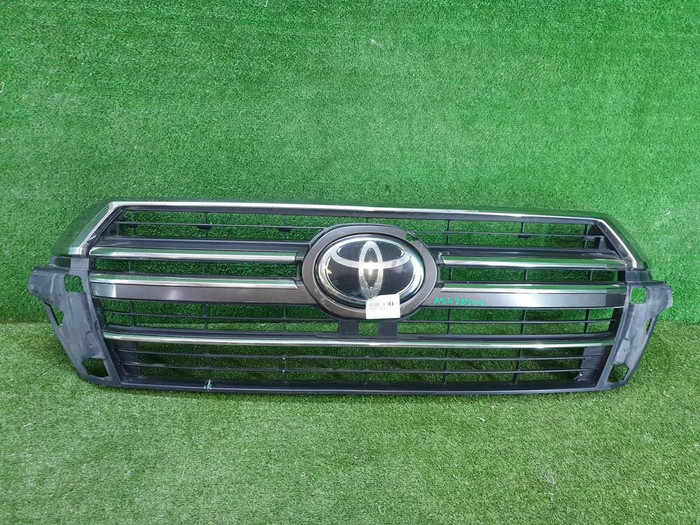Решетка радиатора Toyota Land Cruiser 200 (2015-2021) Executive