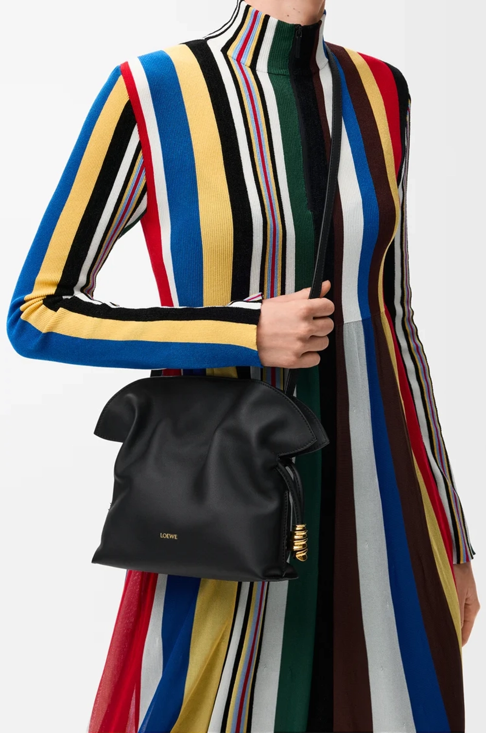 Loewe Мини-клатч Coil Flamenco из телячьей кожи наппа, черный