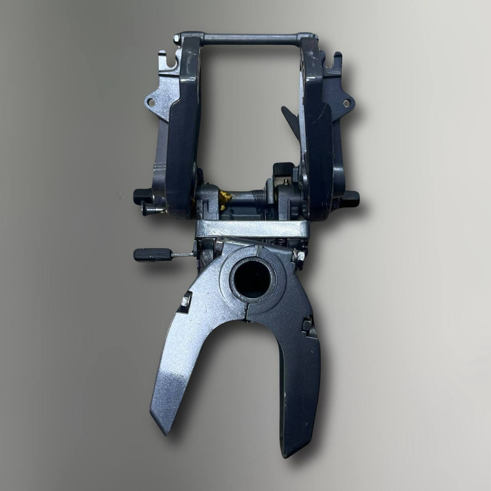 Поворотная рама со струбцинами Yamaha 25-30H (В сборе) (HINGAN) снято с нового мотора