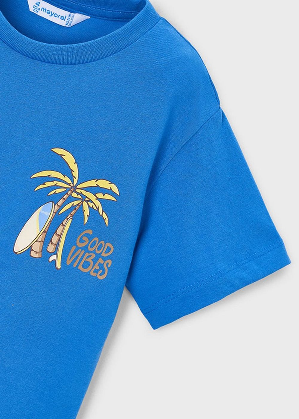 две футболки