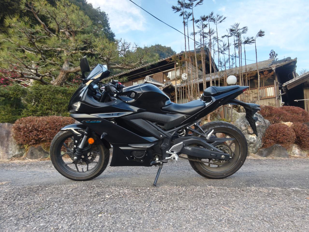 Yamaha YZF-R25 2023