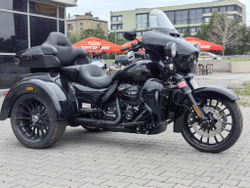 Tri Glide Ultra Harley-Davidson 2025 (Vivid Black/Black Trim)