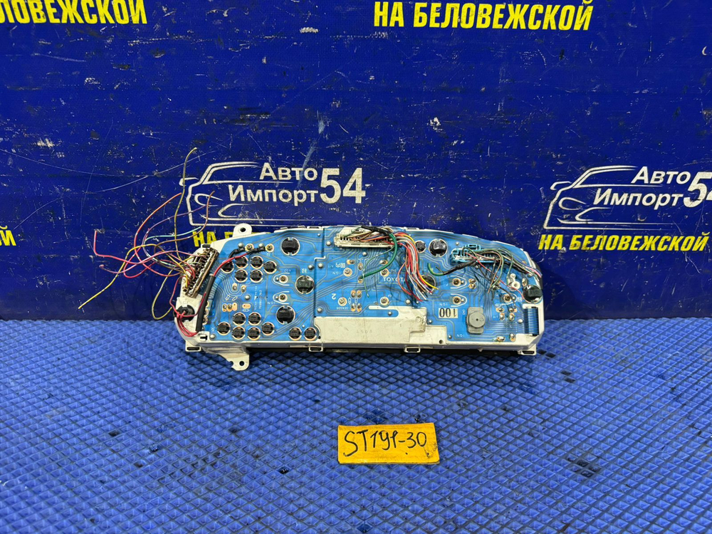 Щиток приборов TOYOTA CORONA 1993