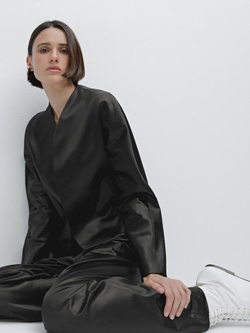 Massimo Dutti Короткий атласный блейзер - Studio, черный