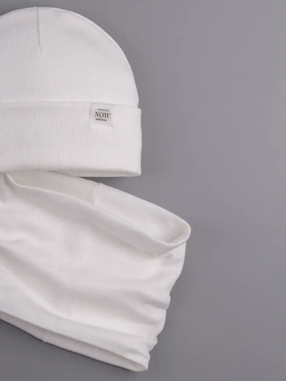 Шапка трикотажная и снуд для детей на осень