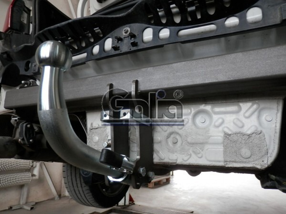 Фаркоп оцинкованный Galia B020A для BMW 5-Series седан F10 / универсал F11 2010-2016, BMW 5-Series GT F07 2010-2017(паспорт и сертификат в комплекте)(без электрики)