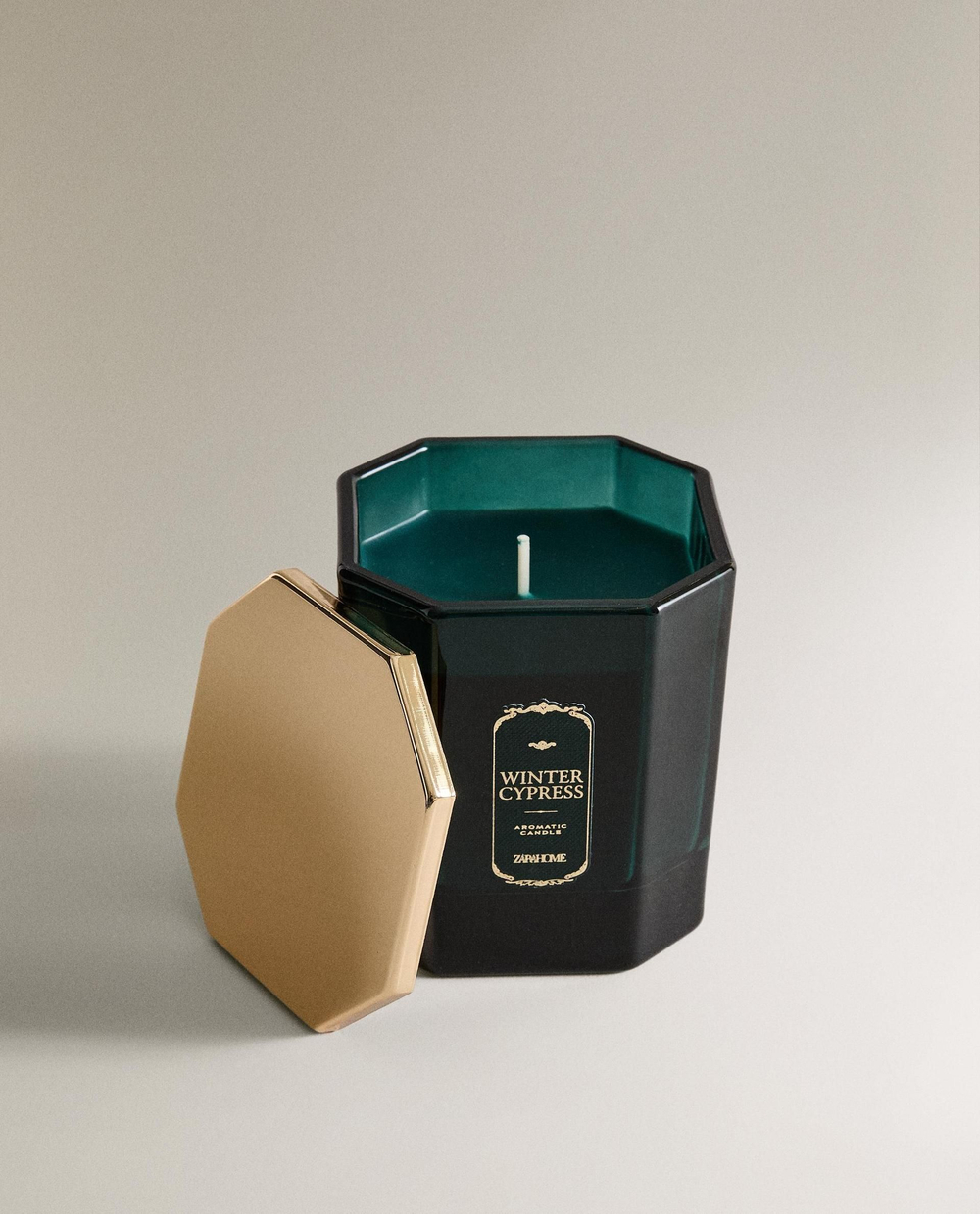 Zara Home - Ароматическая свеча winter cypress, 280 г