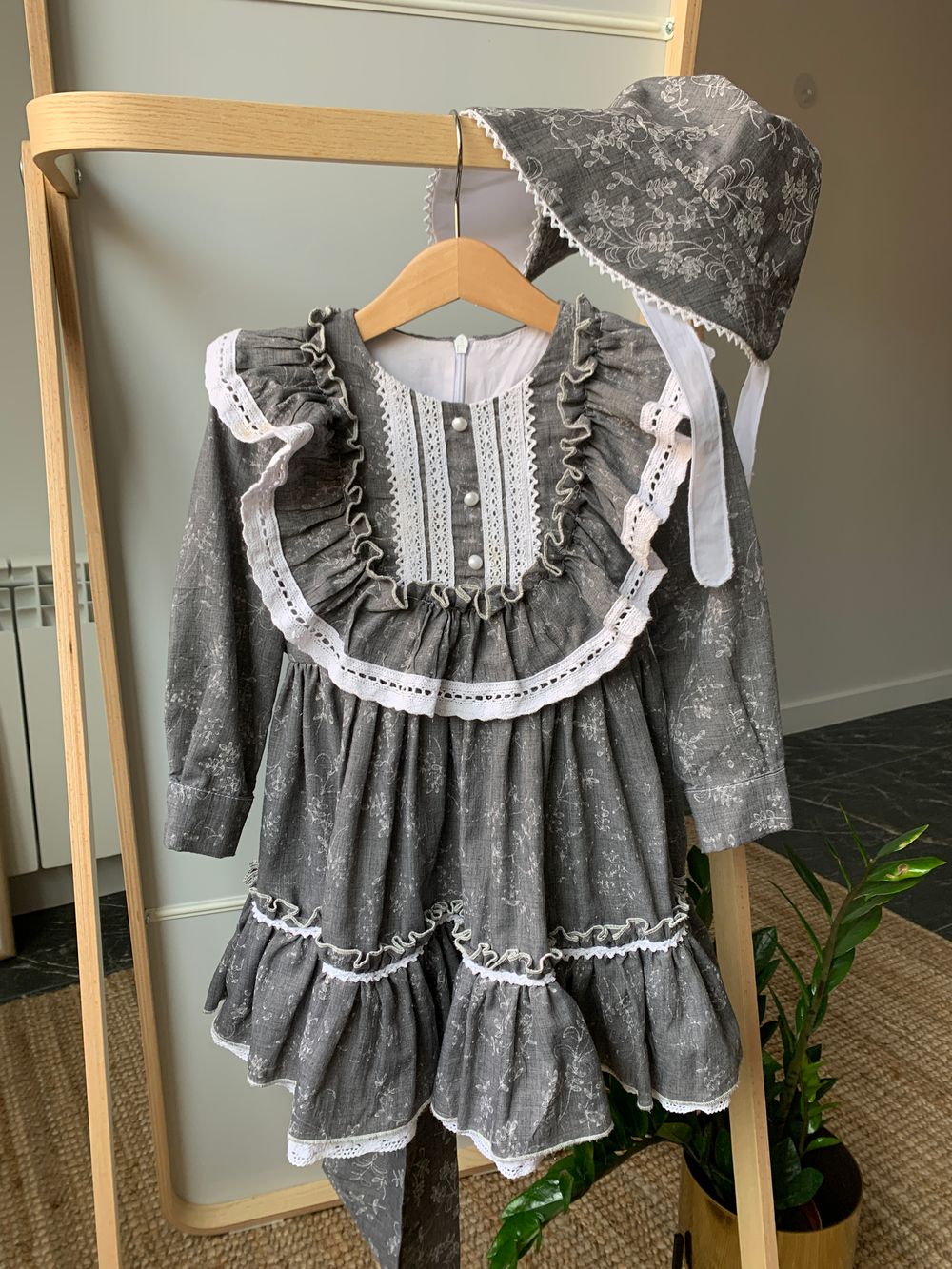 Платье и панама, 98