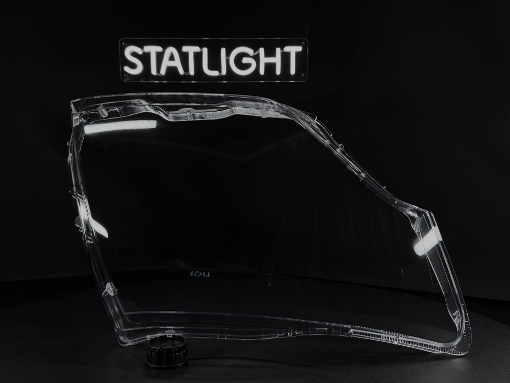 Правое стекло фары Mitsubishi Pajero 4 2006-2016