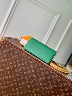 Louis Vuitton Brazza Wallet