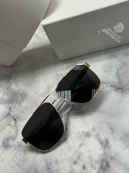 Солнечные очки Prada