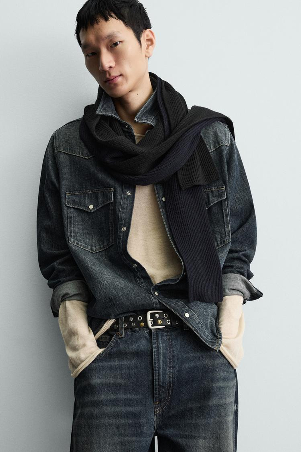 ZARA КОЖАНЫЙ РЕМЕНЬ С ЗАКЛЕПКАМИ, ЧЕРНЫЙ