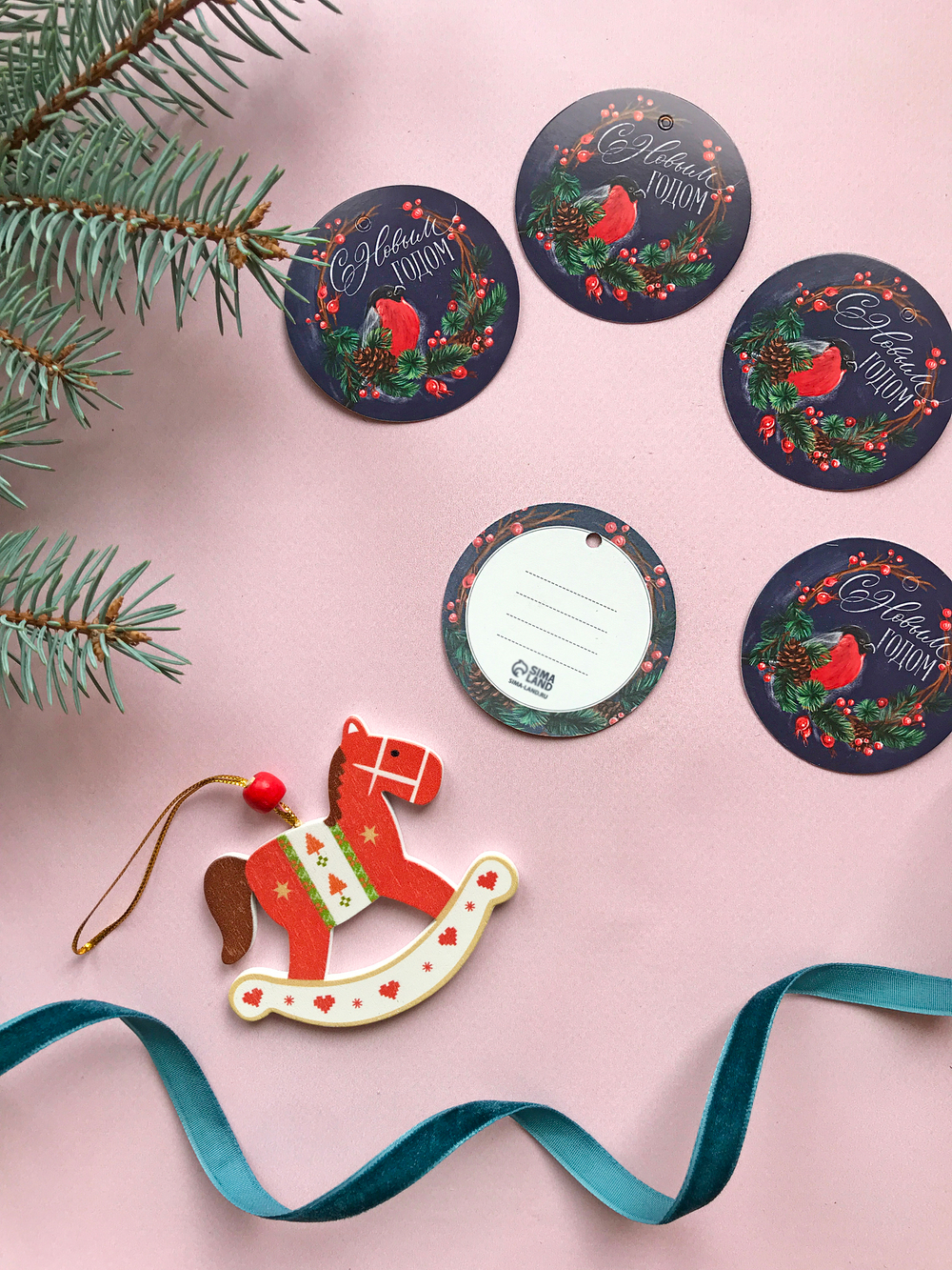 Бирка на подарок  «Снегирь», 5,6 × 5,6 см