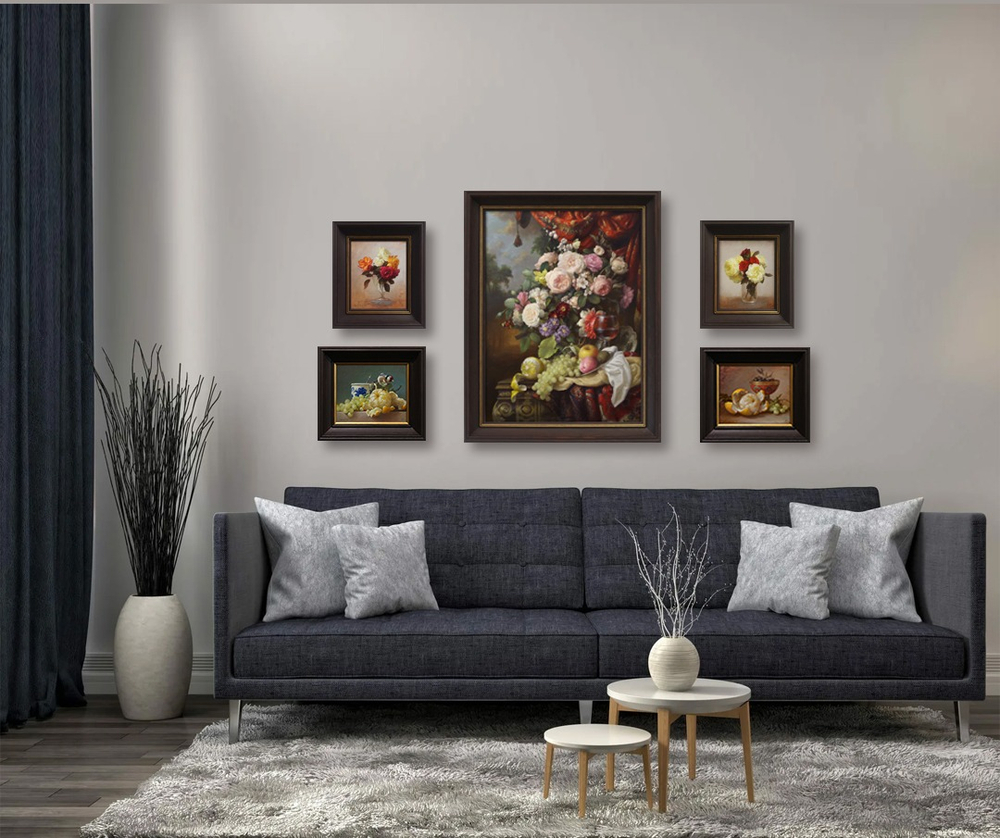 Розы с красной драпировкой