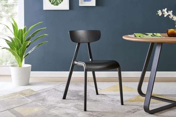 Черный пластиковый стул Tilt | Купить в Hallberg.ru