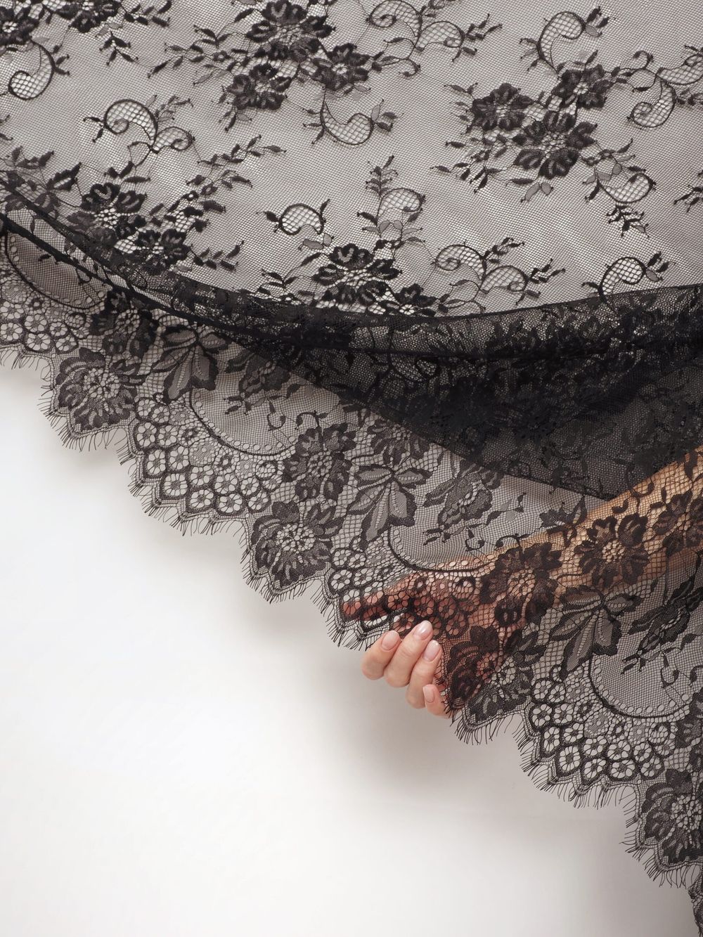 Кружево шантильи черное широкое неэластичное ширина 1,5 м купон 2.9 м