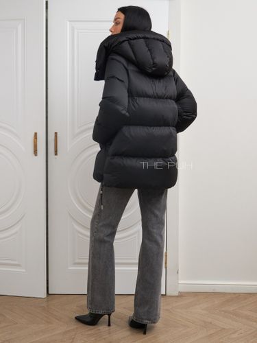 Черный дутый пуховик с капюшоном