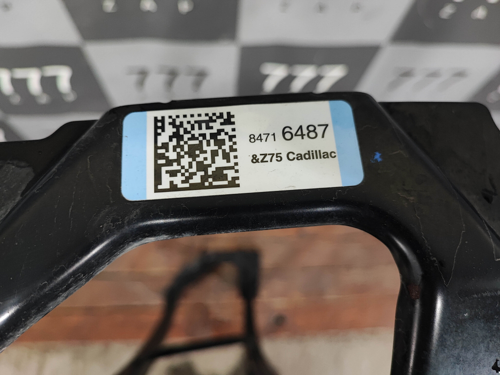 Усилитель переднего бампера Cadillac Escalade 5 20-нв Б/У Оригинал 84716487