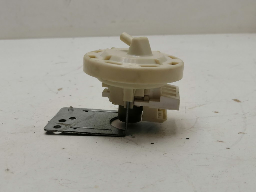 F12A8CDP кт106 Датчик уровня воды для стиральной машины LG F12A8CDP б/у