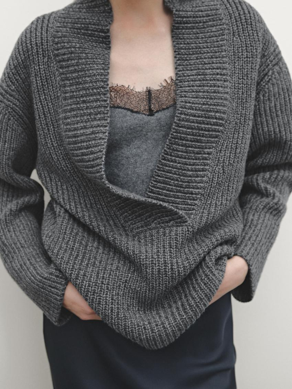 Massimo Dutti Свитер из трикотажа платочной вязки с глубоким вырезом, серый