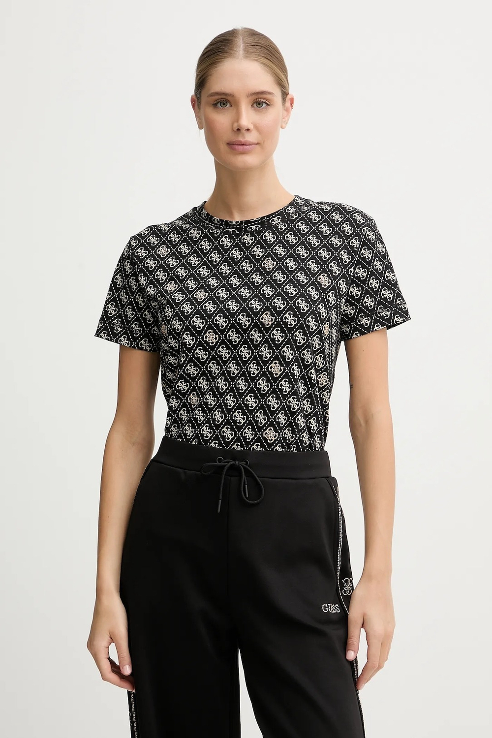 Футболка женская GUESS