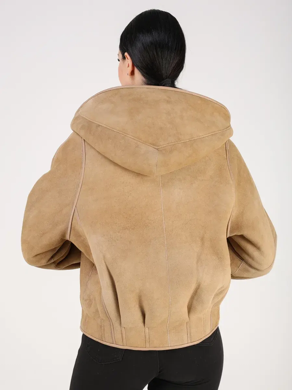 Дубленка зимняя натуральная короткая куртка с капюшоном