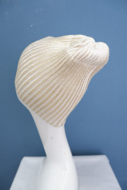 Шапка светлая