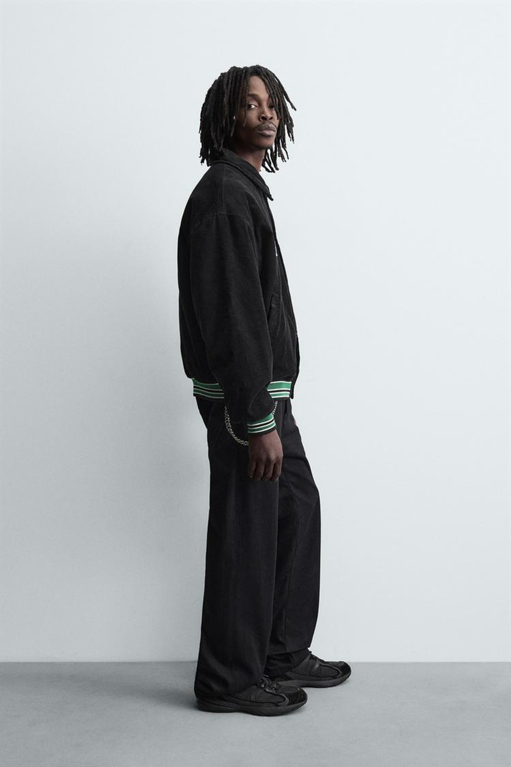 ZARA ВЕЛЬВЕТОВАЯ КУРТКА С ВЫШИТЫМИ НАШИВКАМИ, ЧЕРНЫЙ