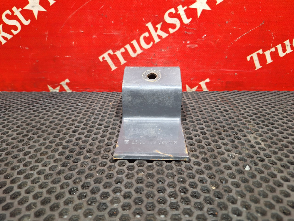 Кронштейн крыла заднего 2018г.