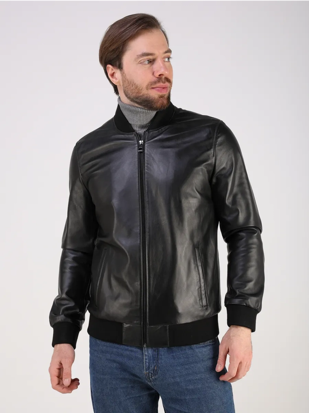 Кожаная куртка демисезонная бомбер под джинсы