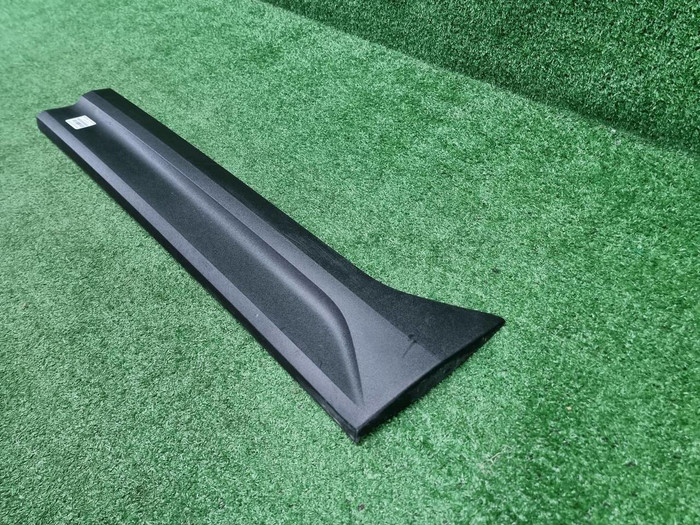 Накладка двери передняя правая Volvo XC40 (17-н.в)