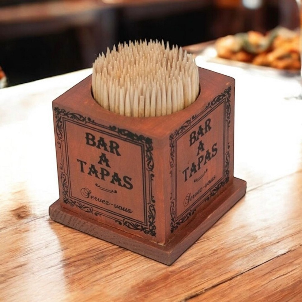 Коробка с зубочистками