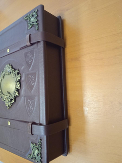 Большая родословная книга семьи "Наследие", натуральная кожа, с накладкой