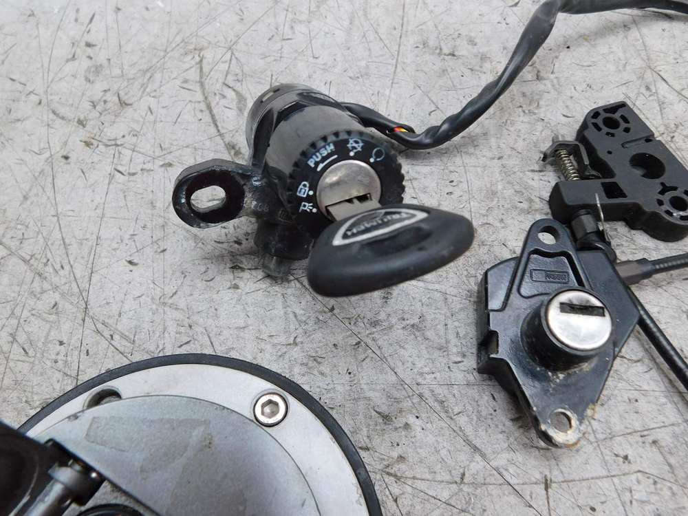 замки комплект Triumph Speed Triple SMTTE5865R