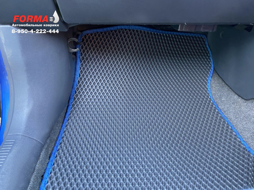 Toyota RAV4 1 поколение (05.1994 - 06.2000) правый руль, 3 двери