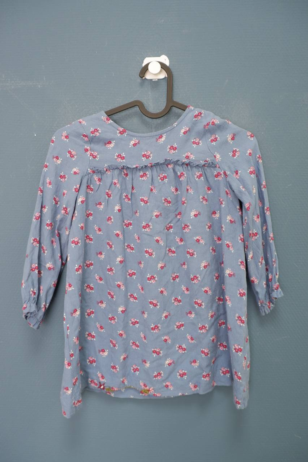 Блузка в цветочек на 4/5 лет