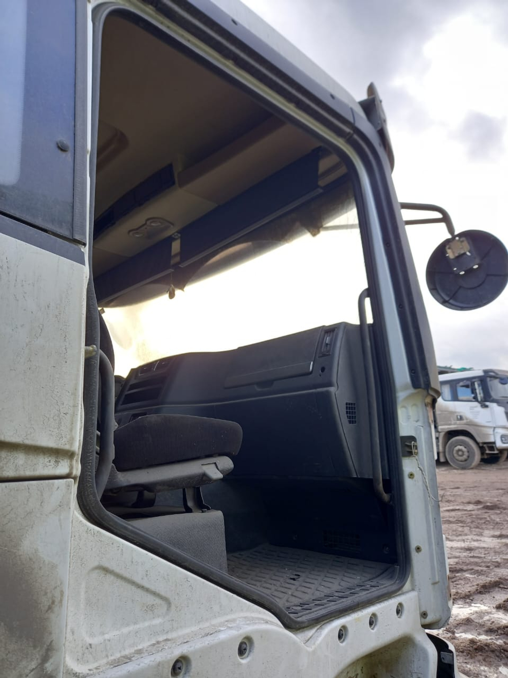 Shacman (Shaanxi) SX* 6x4 Самосвал SX32586V384 (Дизельный, 11,6 л, 423 л.с., МТ)