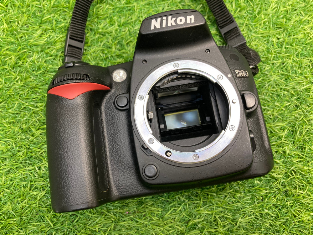 Nikon D90 8.700 кадров