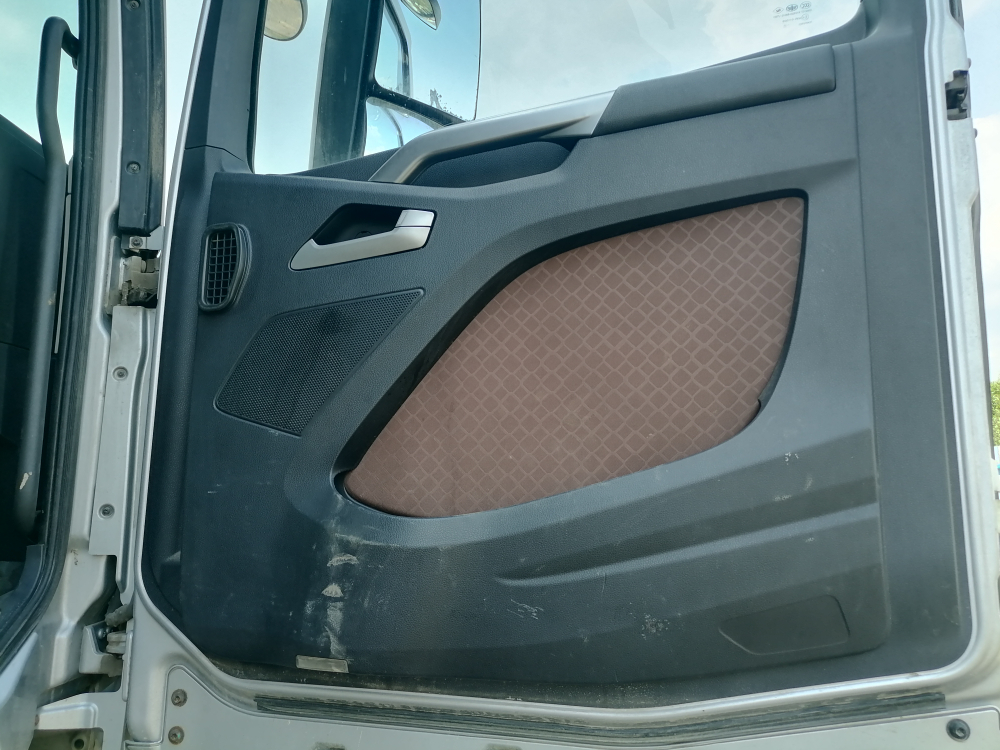 FAW J7 4x2 Седельный тягач CA4180P77K25E5 (Дизельный, 12,5 л, 553 л.с., АТ)