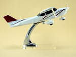 Модель самолета Cessna 172S (М1:32)
