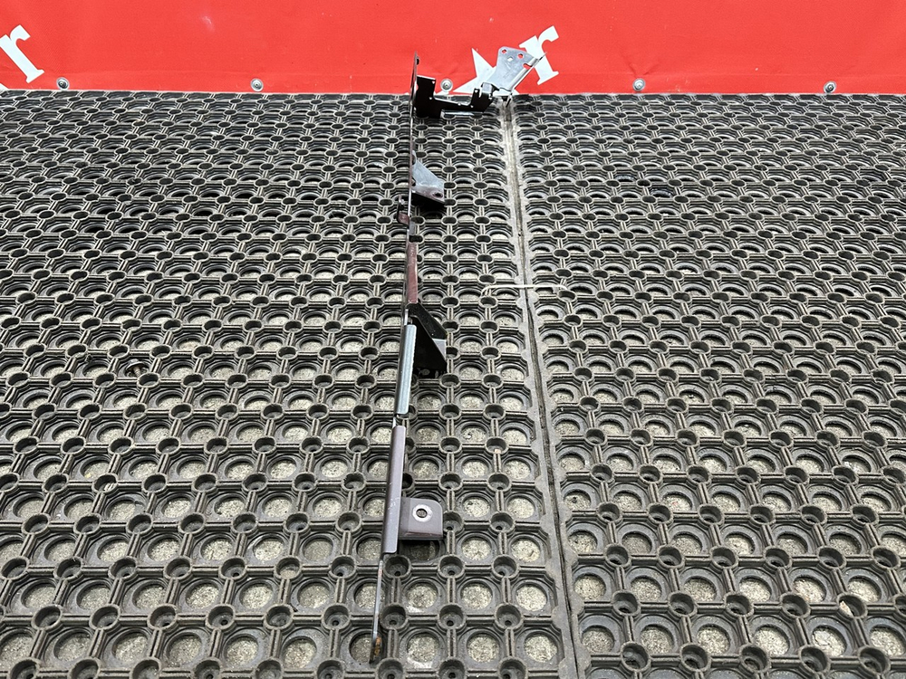 Кронштейн проводки двигателя