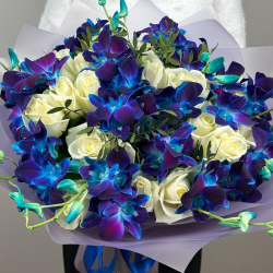 Белые розы с космическими орхидеями XXL. Букет 413